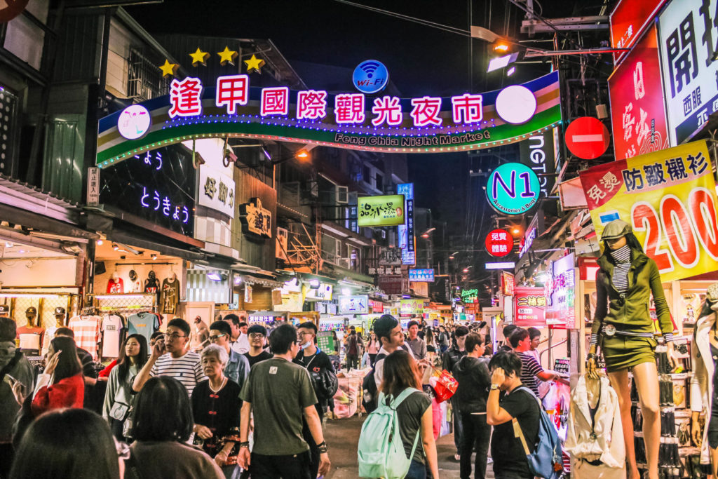 fengjia-night-market-alexisjetsets-e1515743599831